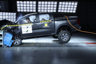 A Ford Ranger entra para o clube das picapes cinco estrelas, enquanto a Volkswagen Nova Amarok recebe apenas três estrelas  — 1