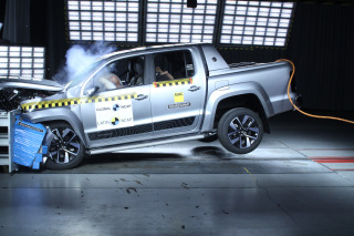 A Ford Ranger entra para o clube das picapes cinco estrelas, enquanto a Volkswagen Nova Amarok recebe apenas três estrelas  — 4