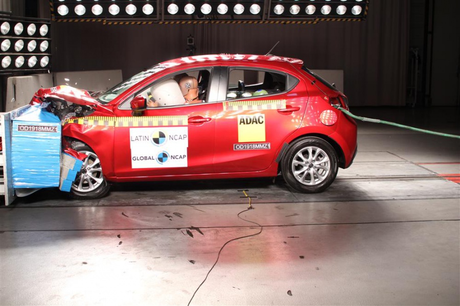 Mazda 2 + 2 Airbags — 1