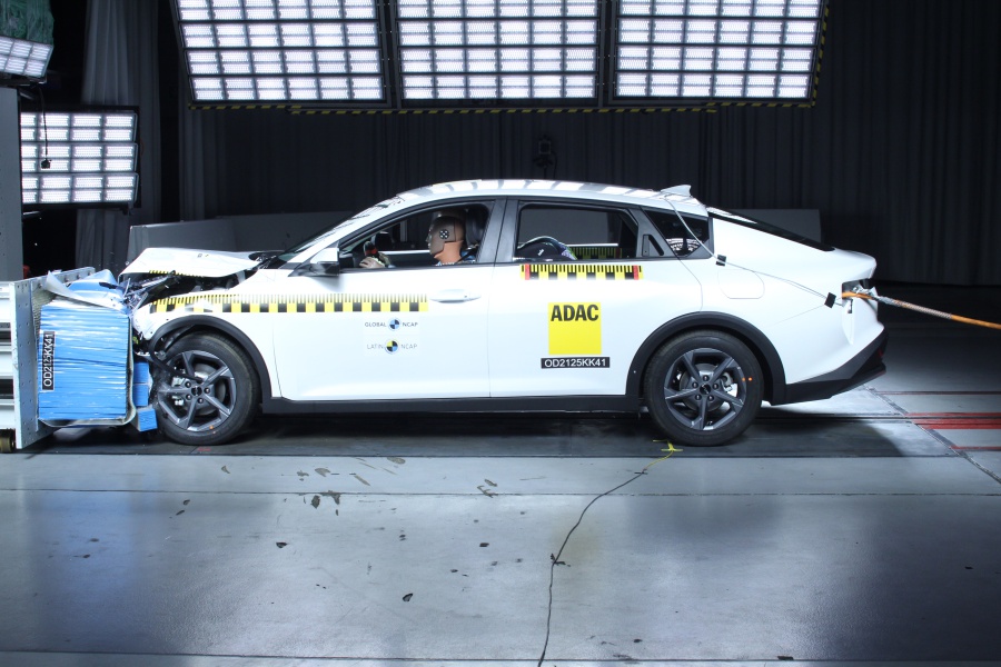 Kia K4 Sedan / Hatchback + 6 Airbags — 1