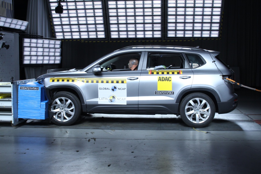 Volkswagen Taos + 6 Airbags — 1