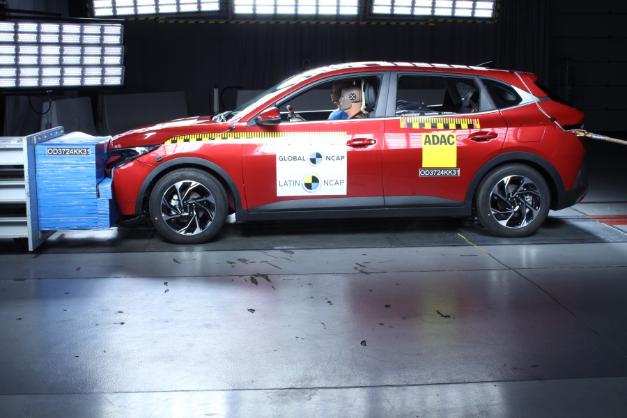 Kia K3/K3 Sedán - K3 Hatchback/K3 Cross — 1