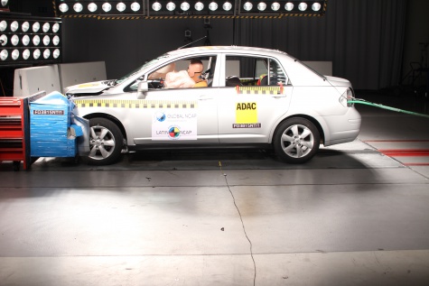 Nissan Tiida Sedan + 2 Airbags — 1
