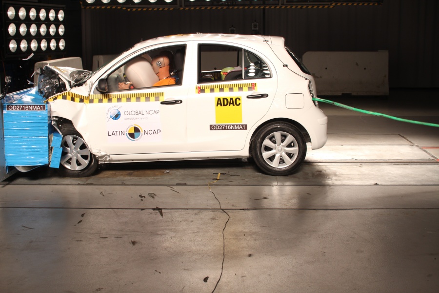 Nissan March + 2 Airbags — 1