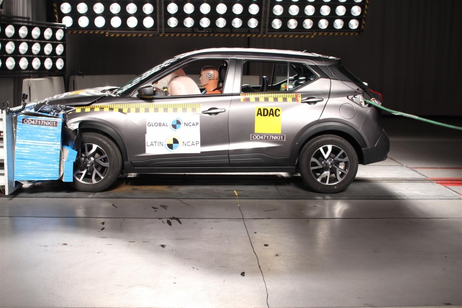Nissan Kicks + 2 Airbags — 1