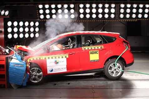 Ford Focus III + 2 Airbags — 1